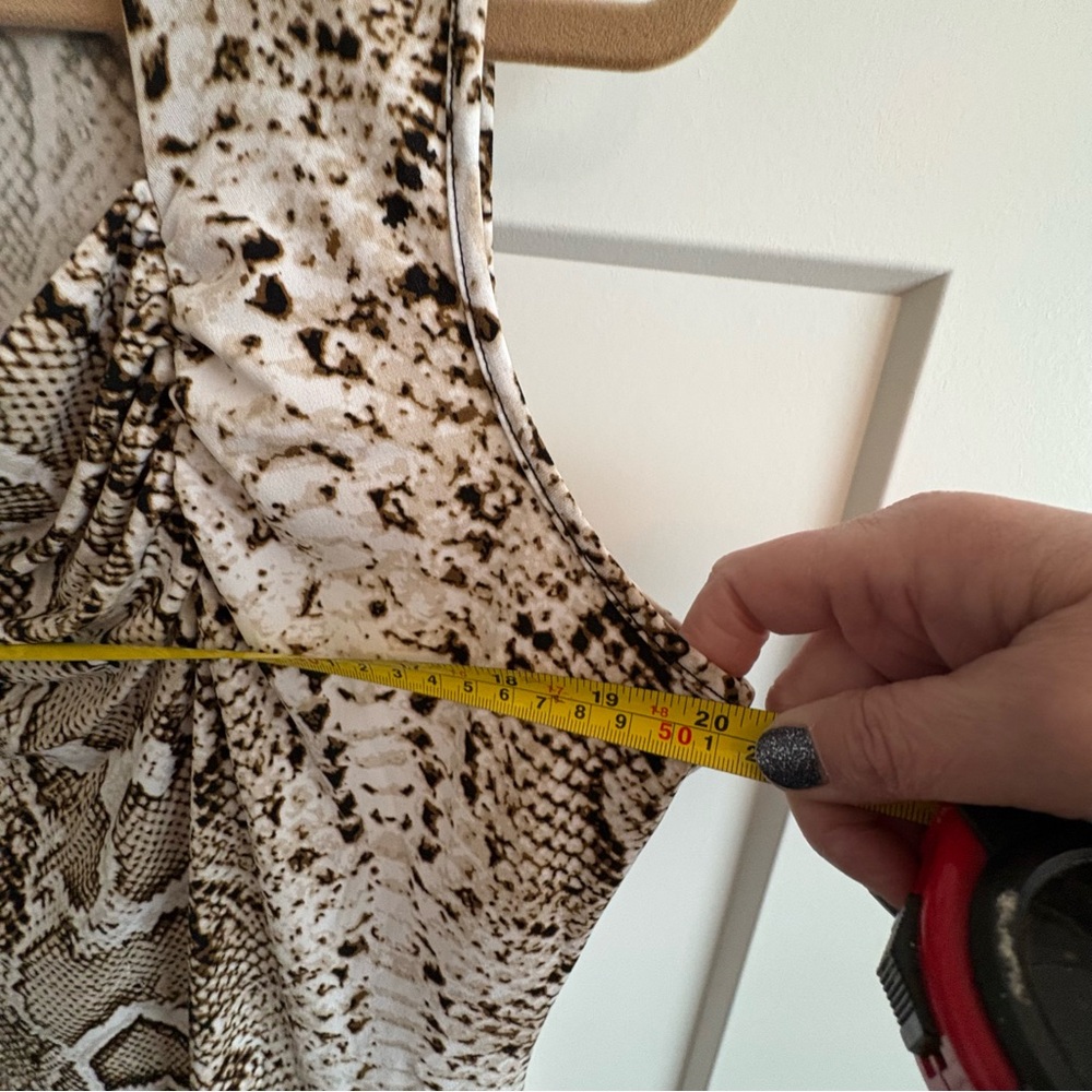 Ladies, fashion bug, large, sleeveless, snake skin, flattering blouse. Layer up - Picture 6 of 6